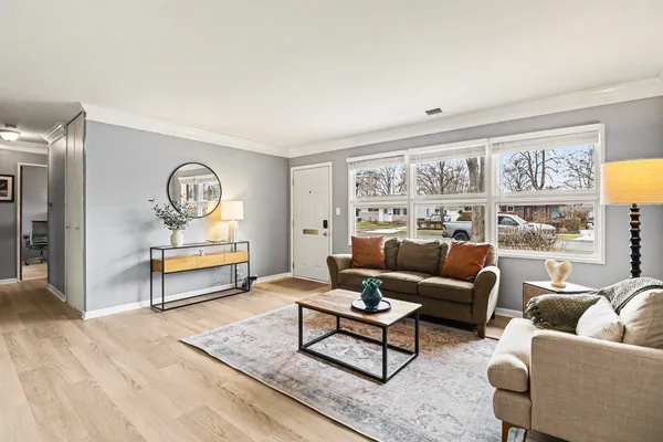 $300,000 | 260 Kenyon Drive, Troy, MI 48083