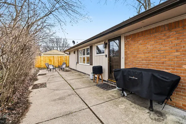 $300,000 | 260 Kenyon Drive, Troy, MI 48083