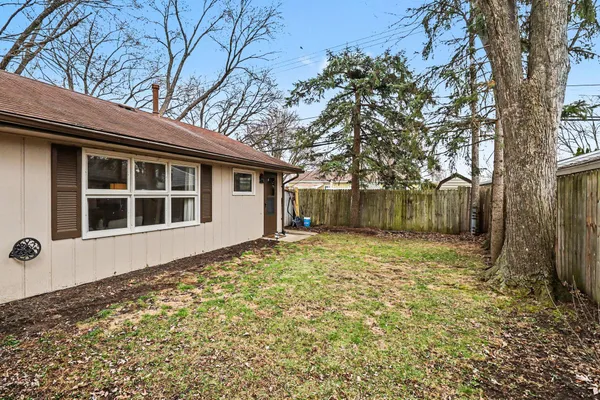 $300,000 | 260 Kenyon Drive, Troy, MI 48083