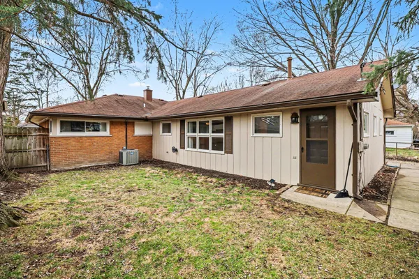 $300,000 | 260 Kenyon Drive, Troy, MI 48083