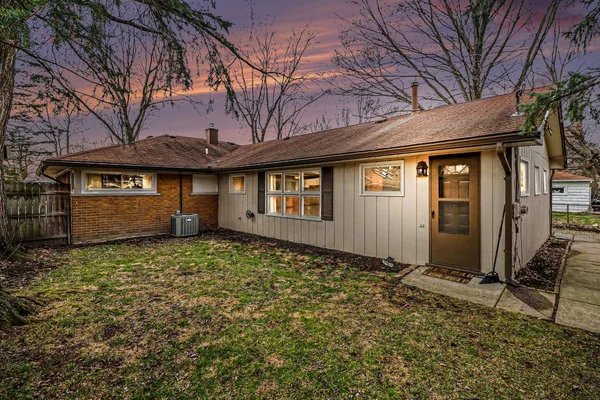 $300,000 | 260 Kenyon Drive, Troy, MI 48083