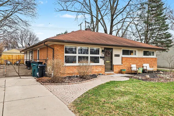 $300,000 | 260 Kenyon Drive, Troy, MI 48083