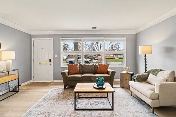 $300,000 | 260 Kenyon Drive, Troy, MI 48083