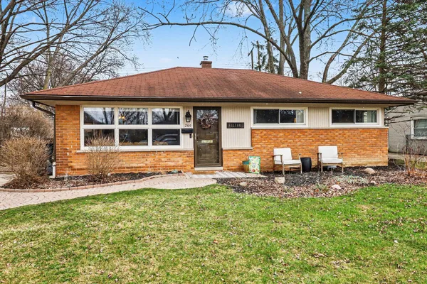 $300,000 | 260 Kenyon Drive, Troy, MI 48083