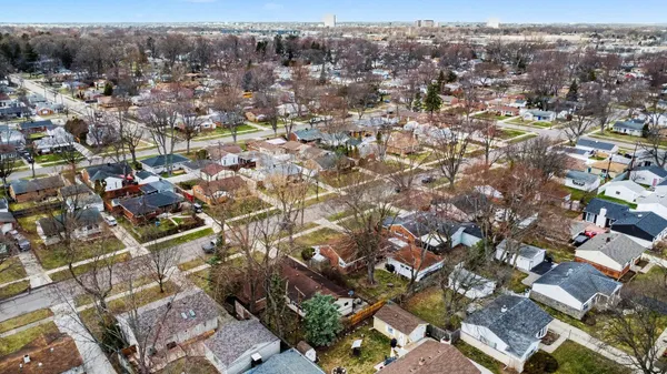 $300,000 | 260 Kenyon Drive, Troy, MI 48083