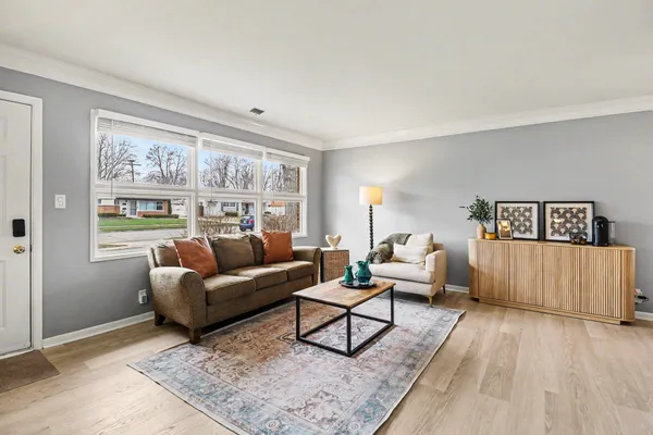 $300,000 | 260 Kenyon Drive, Troy, MI 48083