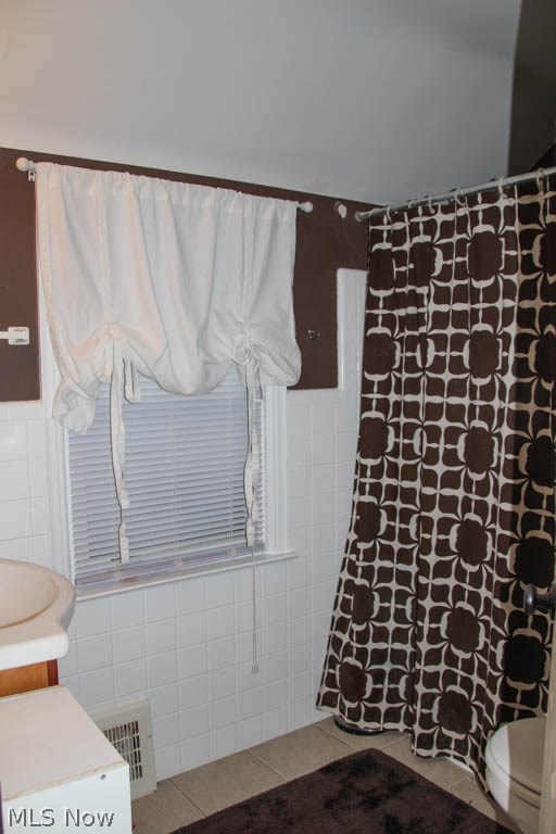 4996 Anderson Road Cleveland, OH 44124 - Photo 22 of 26 2nd level bathroom