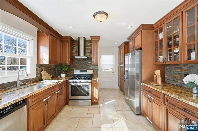 $875,000 | 26 East Harrison Place, Livingston, NJ 07039