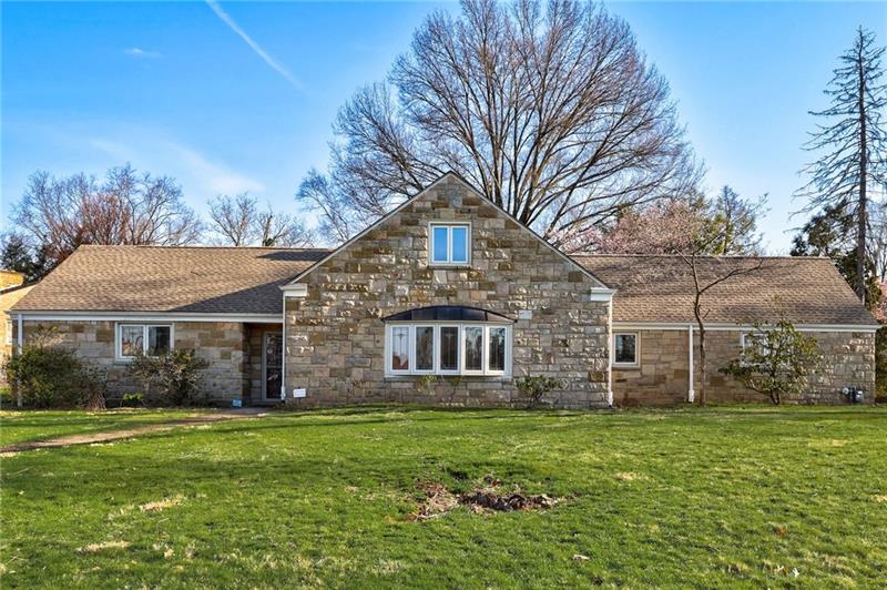821 Ridgeview Drive Pittsburgh, PA 15228 - Photo 3 of 46 Gallery Image 3
