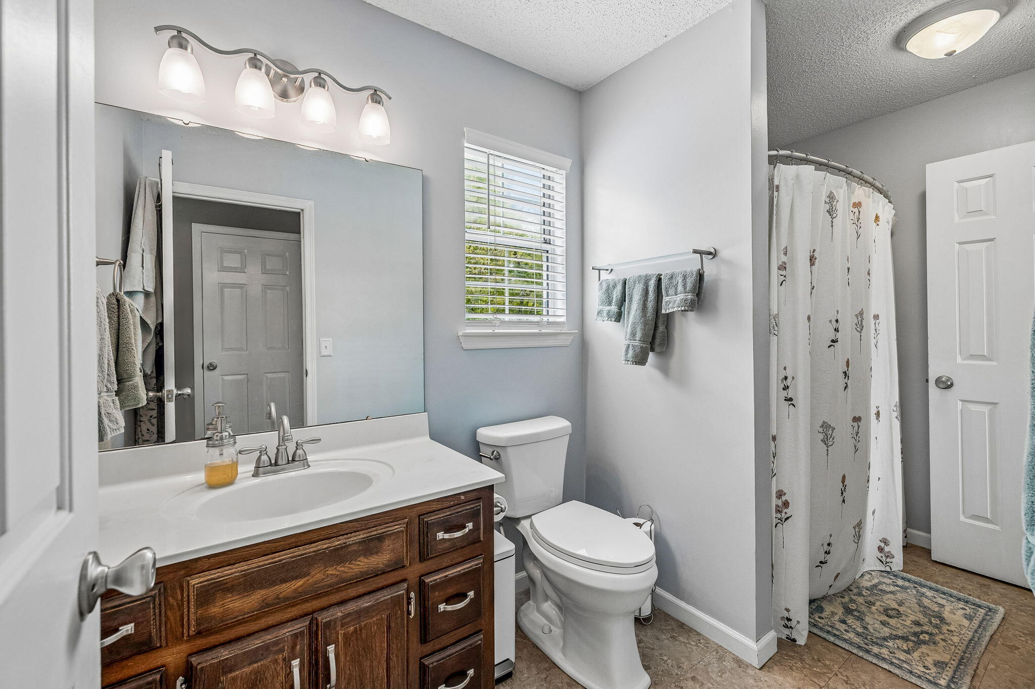 8332 Hamilton Oaks Drive Chattanooga, TN 37421 - Photo 29 of 44 Primary Bathroom