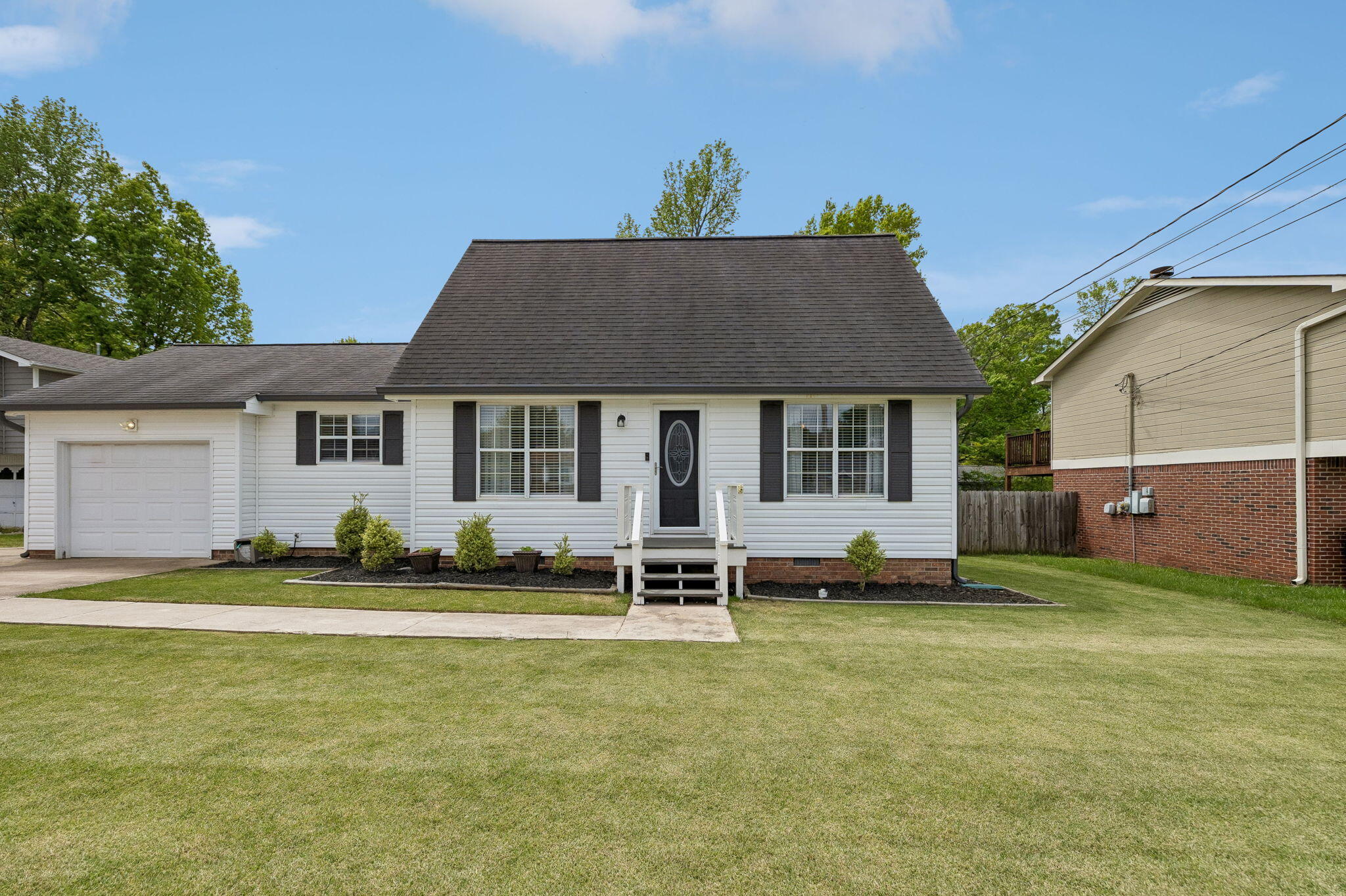 8332 Hamilton Oaks Drive Chattanooga, TN 37421 - Photo 3 of 44 Front of Home
