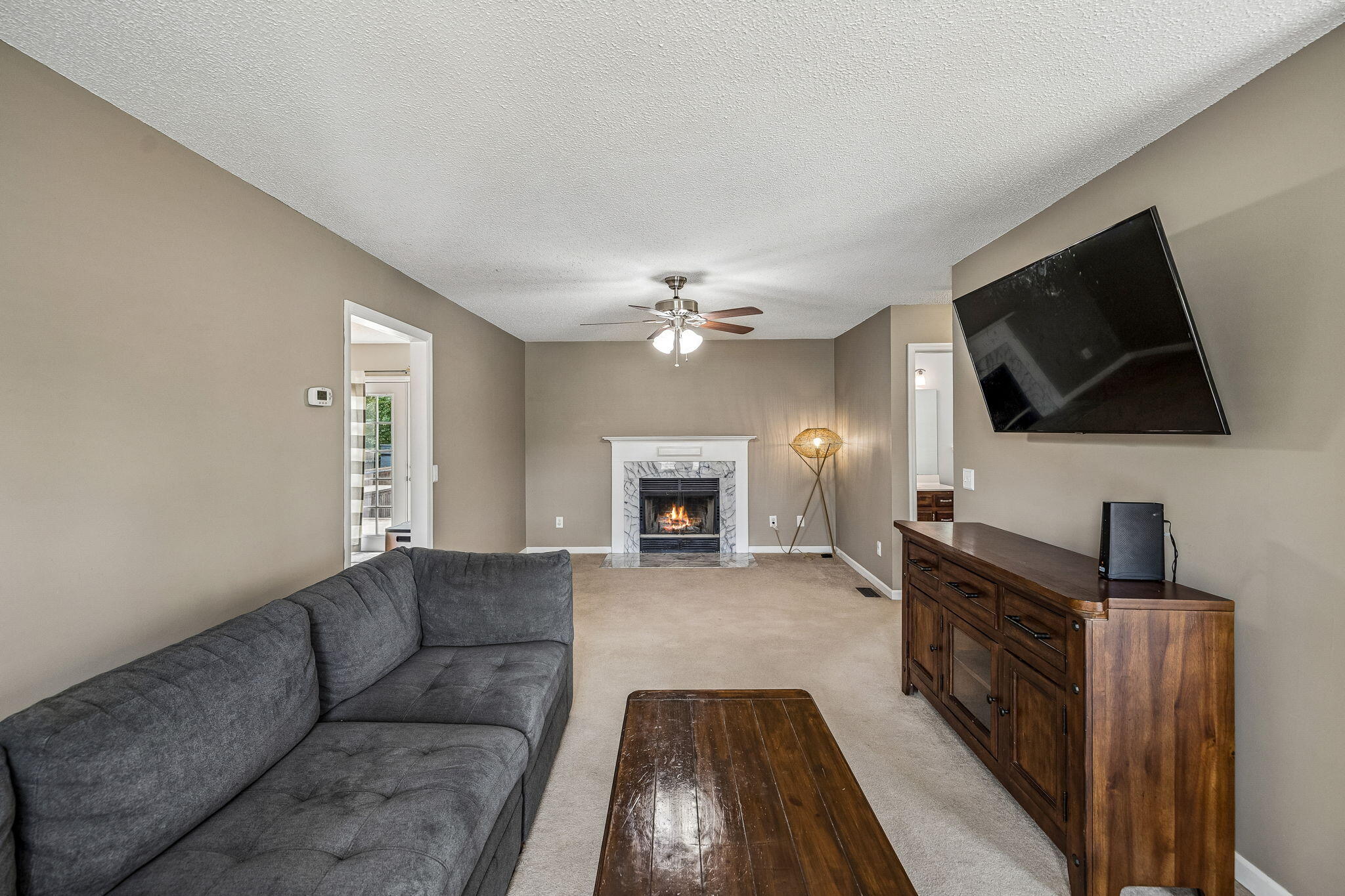 8332 Hamilton Oaks Drive Chattanooga, TN 37421 - Photo 4 of 44 Living Room
