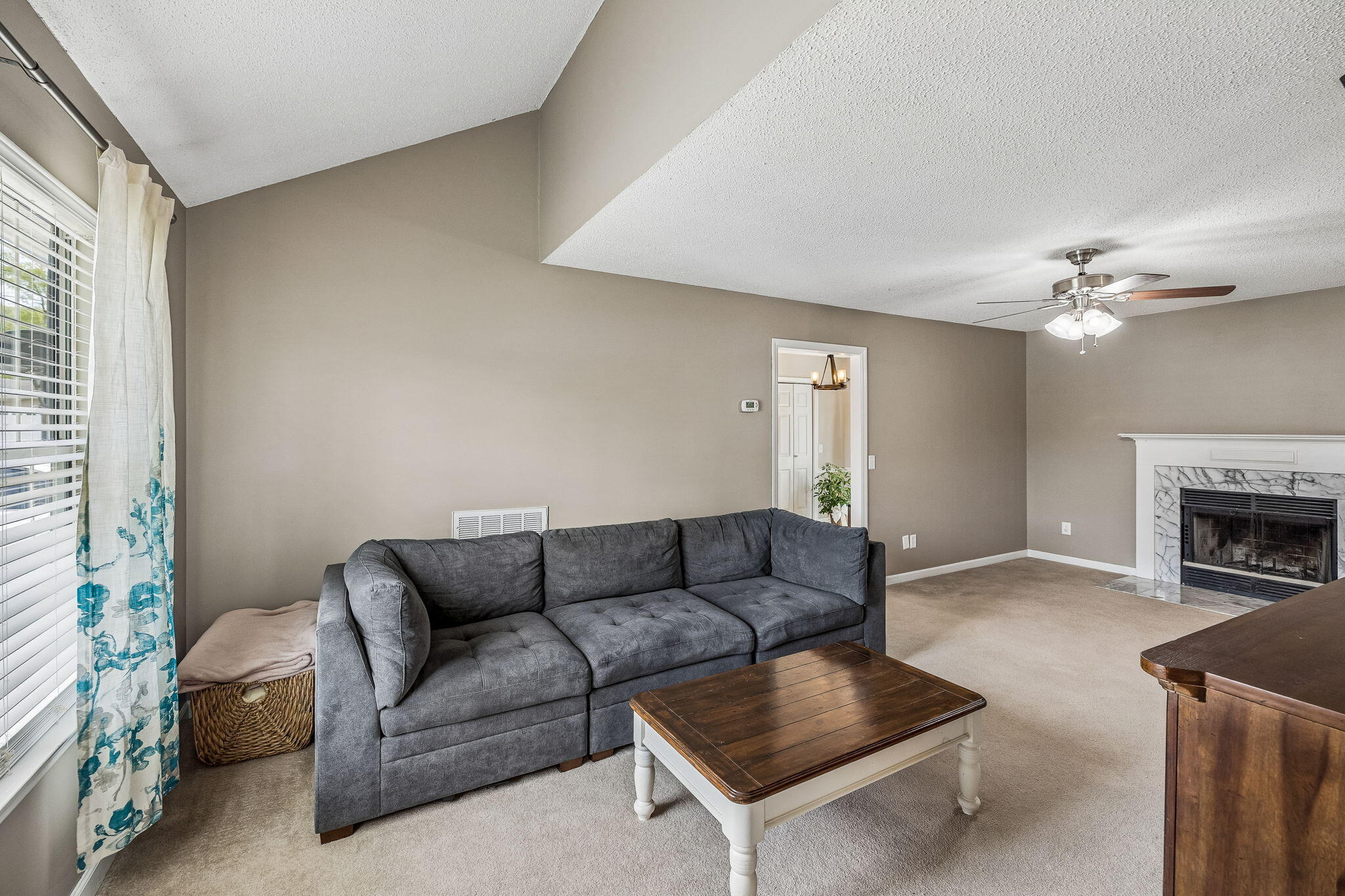 8332 Hamilton Oaks Drive Chattanooga, TN 37421 - Photo 5 of 44 Living Room