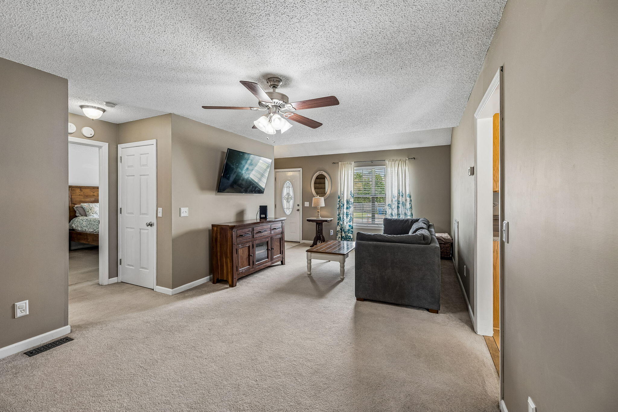8332 Hamilton Oaks Drive Chattanooga, TN 37421 - Photo 7 of 44 Living Room