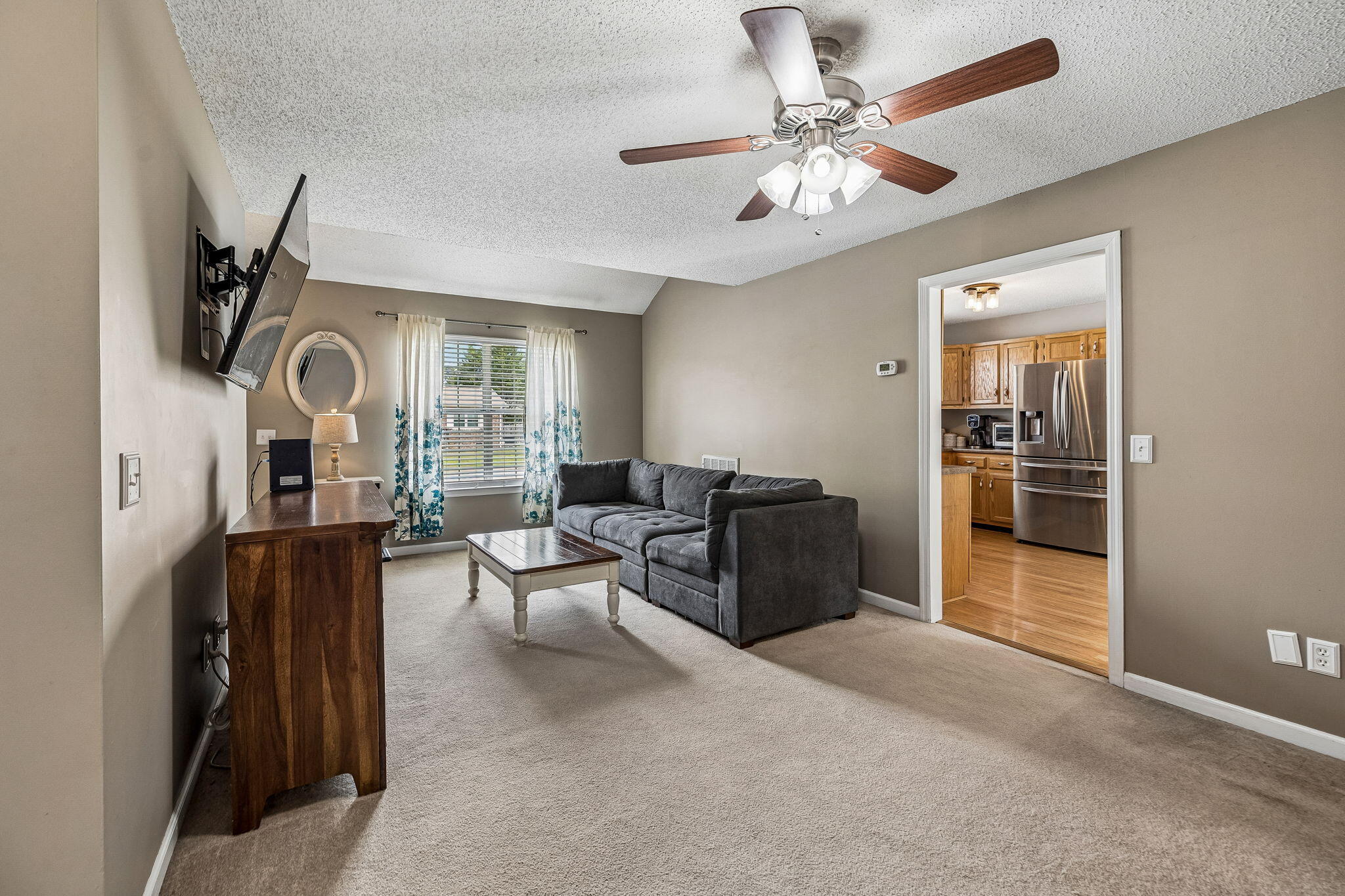 8332 Hamilton Oaks Drive Chattanooga, TN 37421 - Photo 8 of 44 Living Room