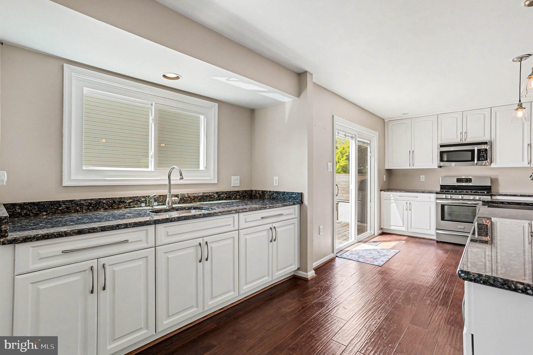 3 Perry Ridge Court Baltimore, MD 21237 - Photo 6 of 31 Bright and modern kitchen oasis.