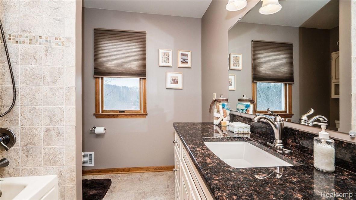 3301 Byron Road Howell, MI 48855 - Photo 28 of 61 030_5.jpg