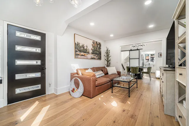 $359,900 | 1007 Mohawk Avenue, Royal Oak, MI 48067