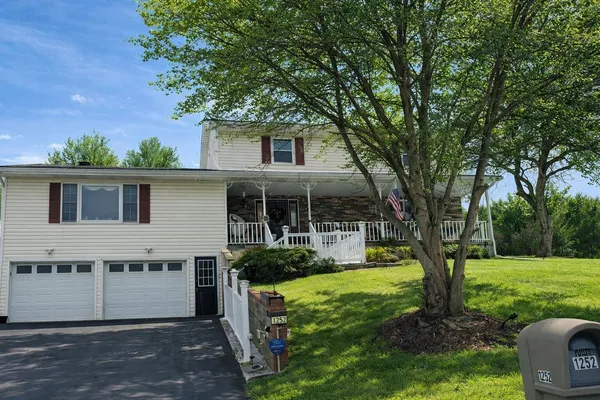 $395,000 | 1252 Domenica Drive, Endicott, NY 13760