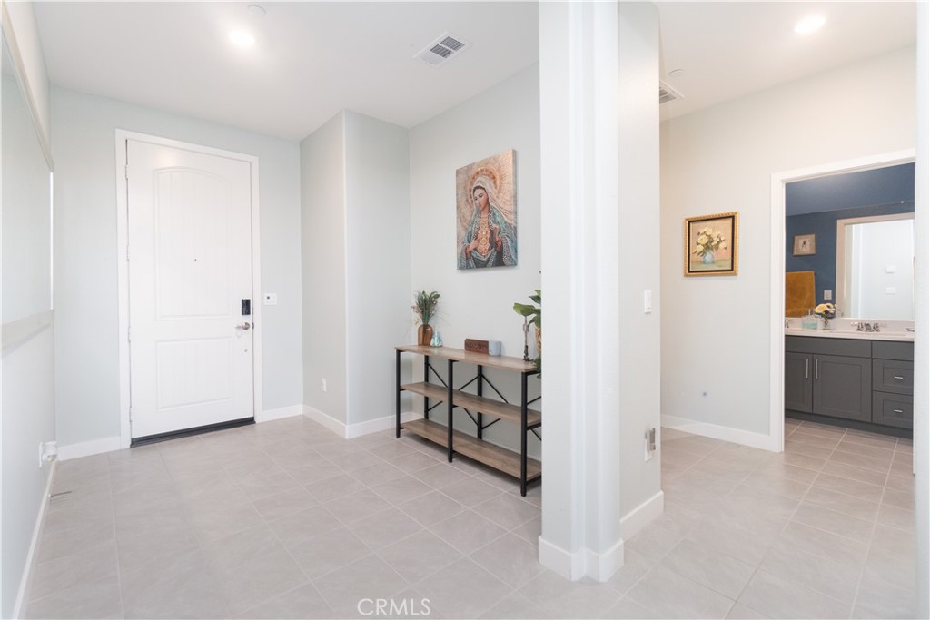 561 Yukon Road Rialto, CA 92377 - Photo 4 of 50 Gallery Image 4