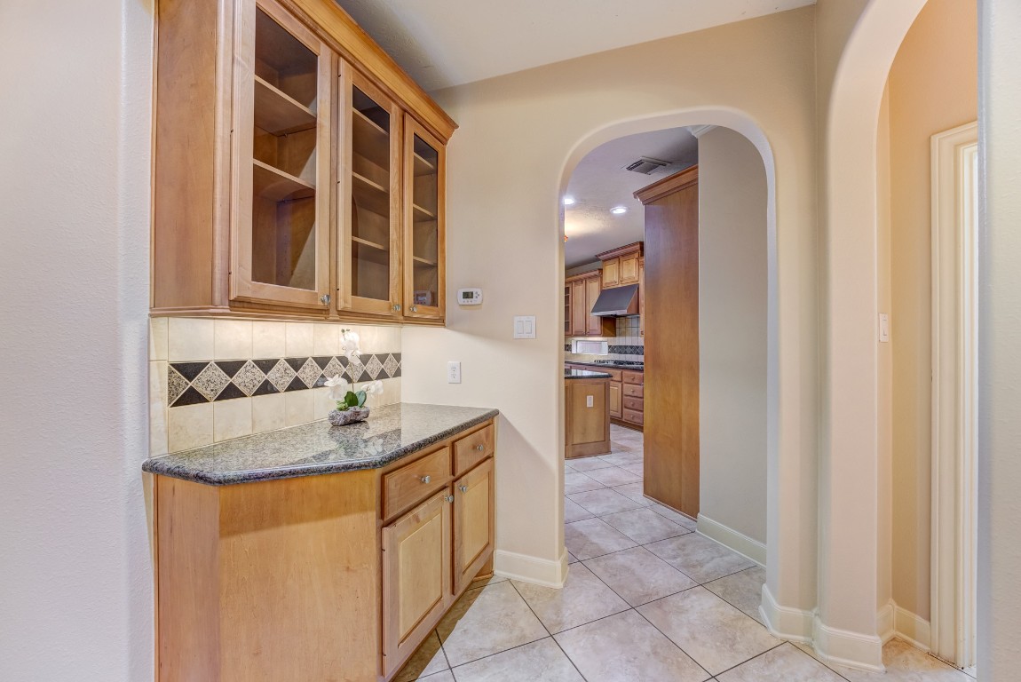 7938 Wooded Way Drive Spring, TX 77389 - Photo 7 of 47 Butler's pantry located between the dining room and Kitchen
