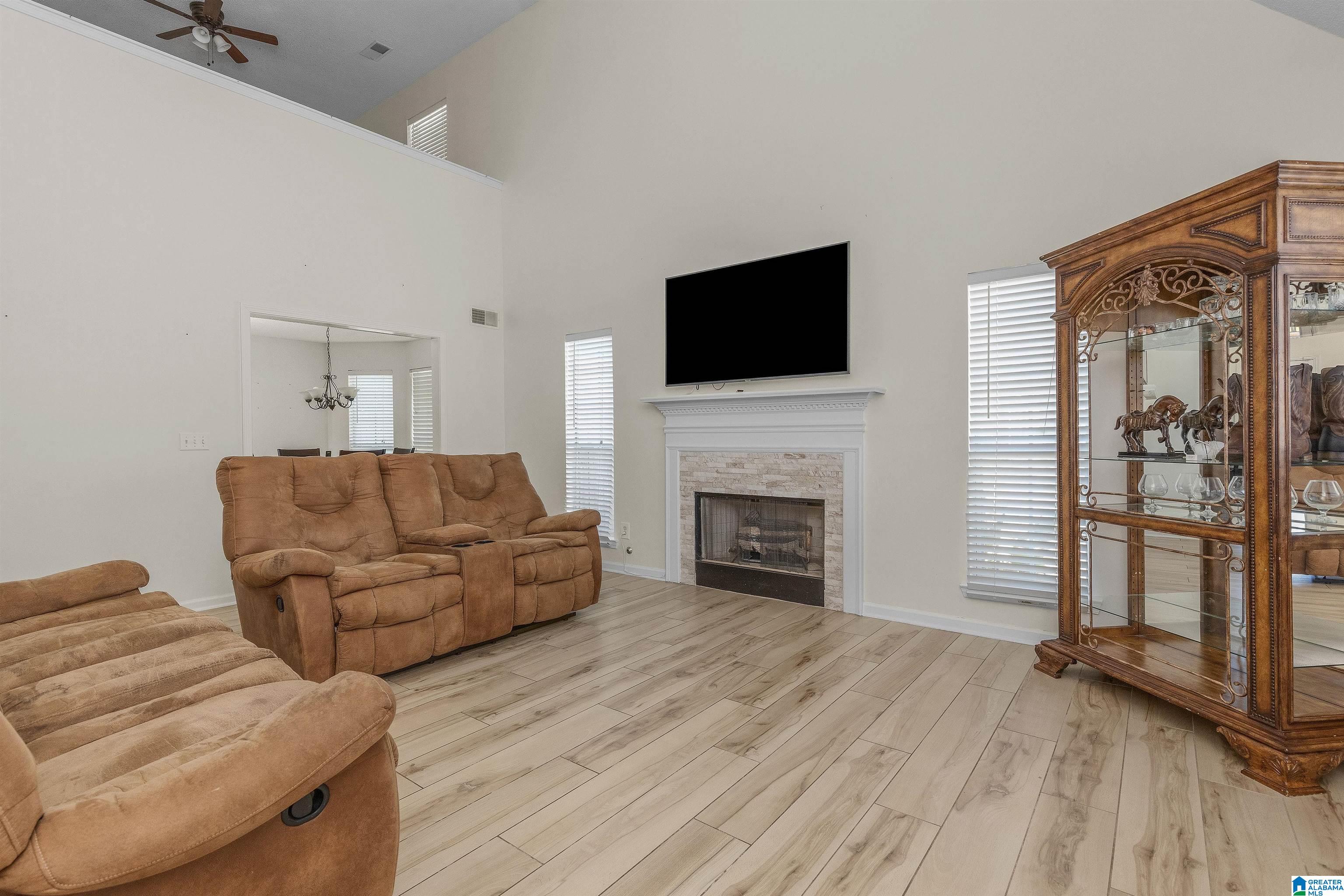 183 Stonecliff Circle Pelham, AL 35124 - Photo 5 of 36