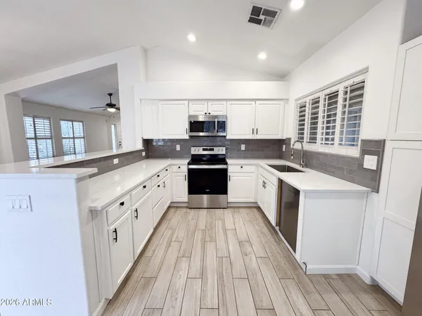 $2,495 | 12030 North 40th Way, Phoenix, AZ 85028