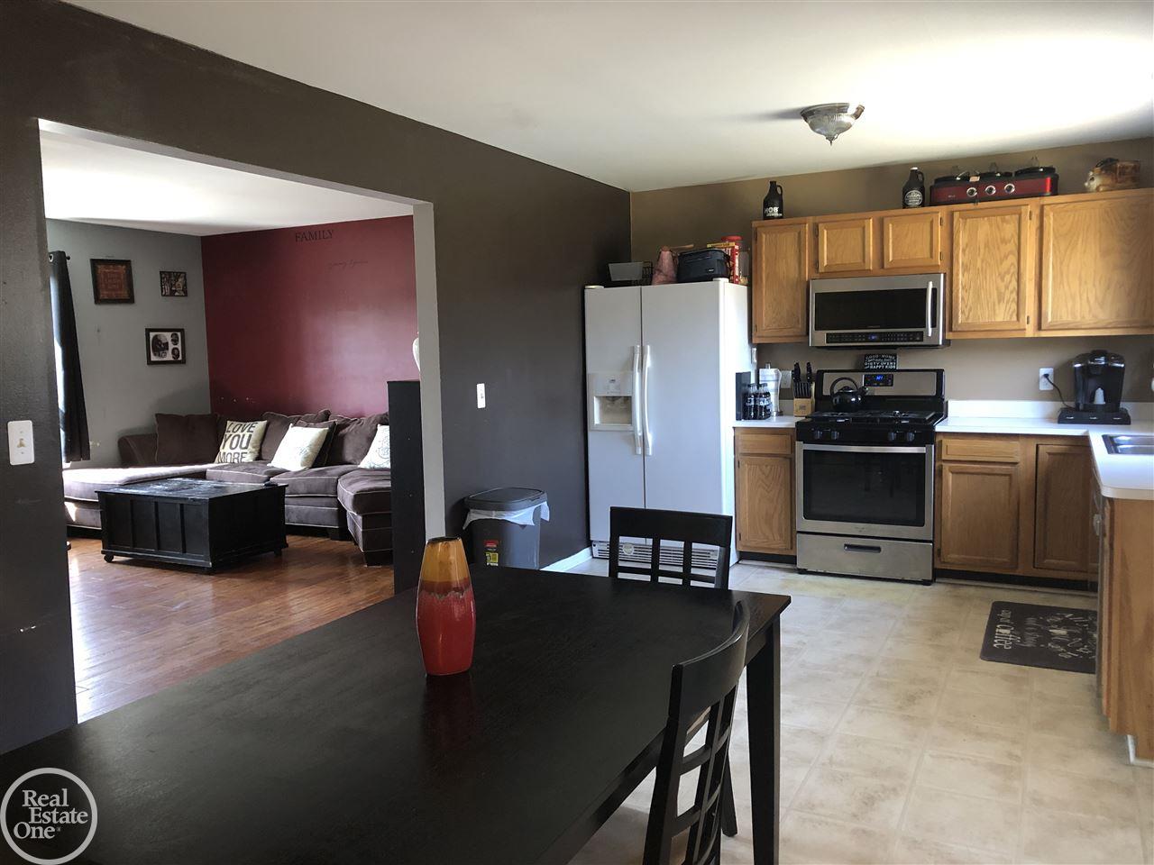 2202 Michigan Road Port Huron, MI 48060 - Photo 6 of 23 31373459-5.JPG