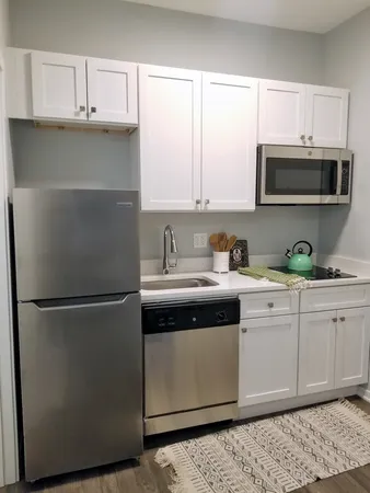 $1,325 | 5240 North Winthrop Avenue, Unit 412, Chicago, IL 60640