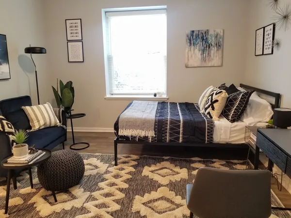 $1,325 | 5240 North Winthrop Avenue, Unit 412, Chicago, IL 60640