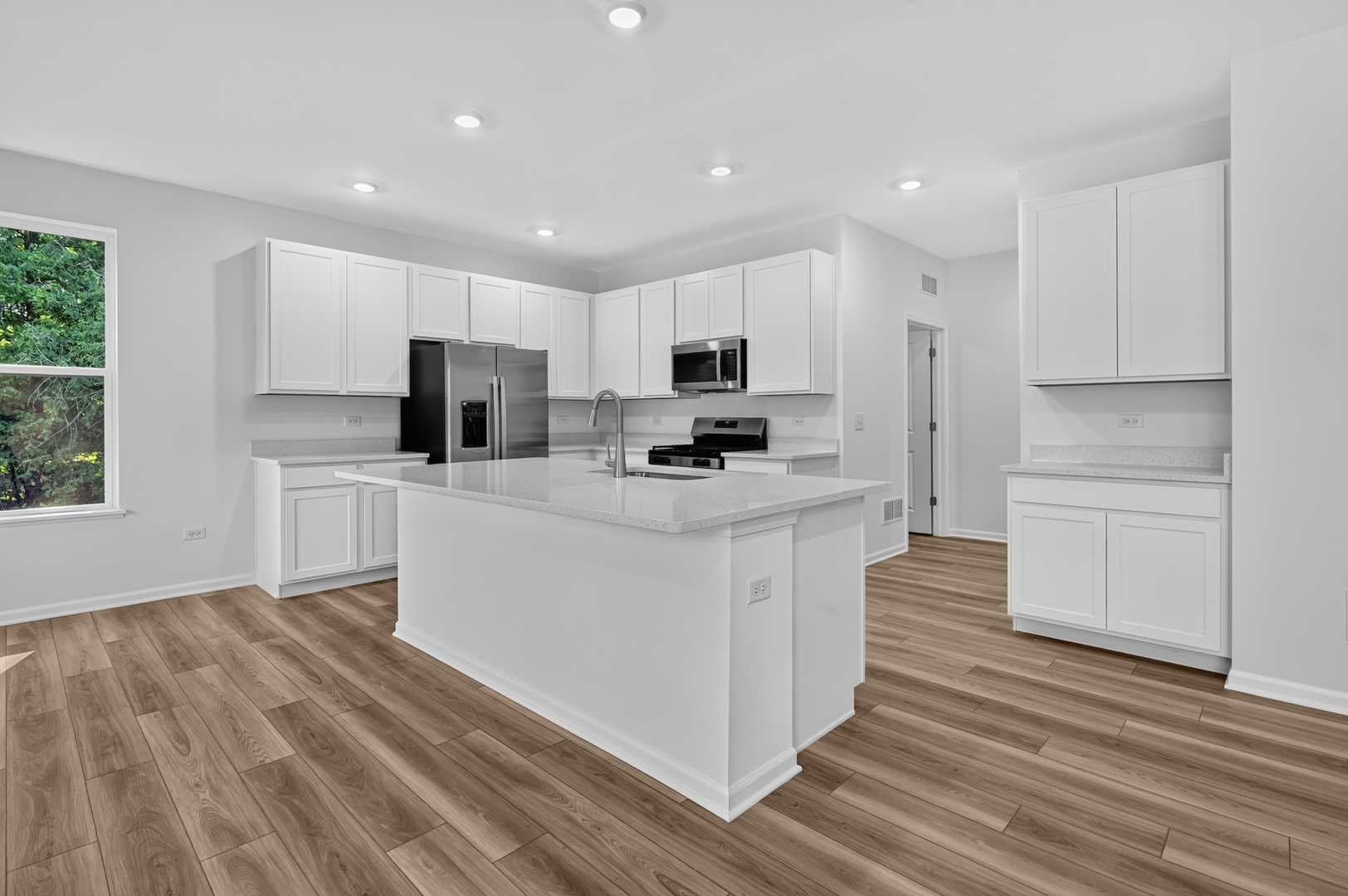 420 Rockwell Road Aurora, IL 60506 - Photo 2 of 20 Gallery Image 2