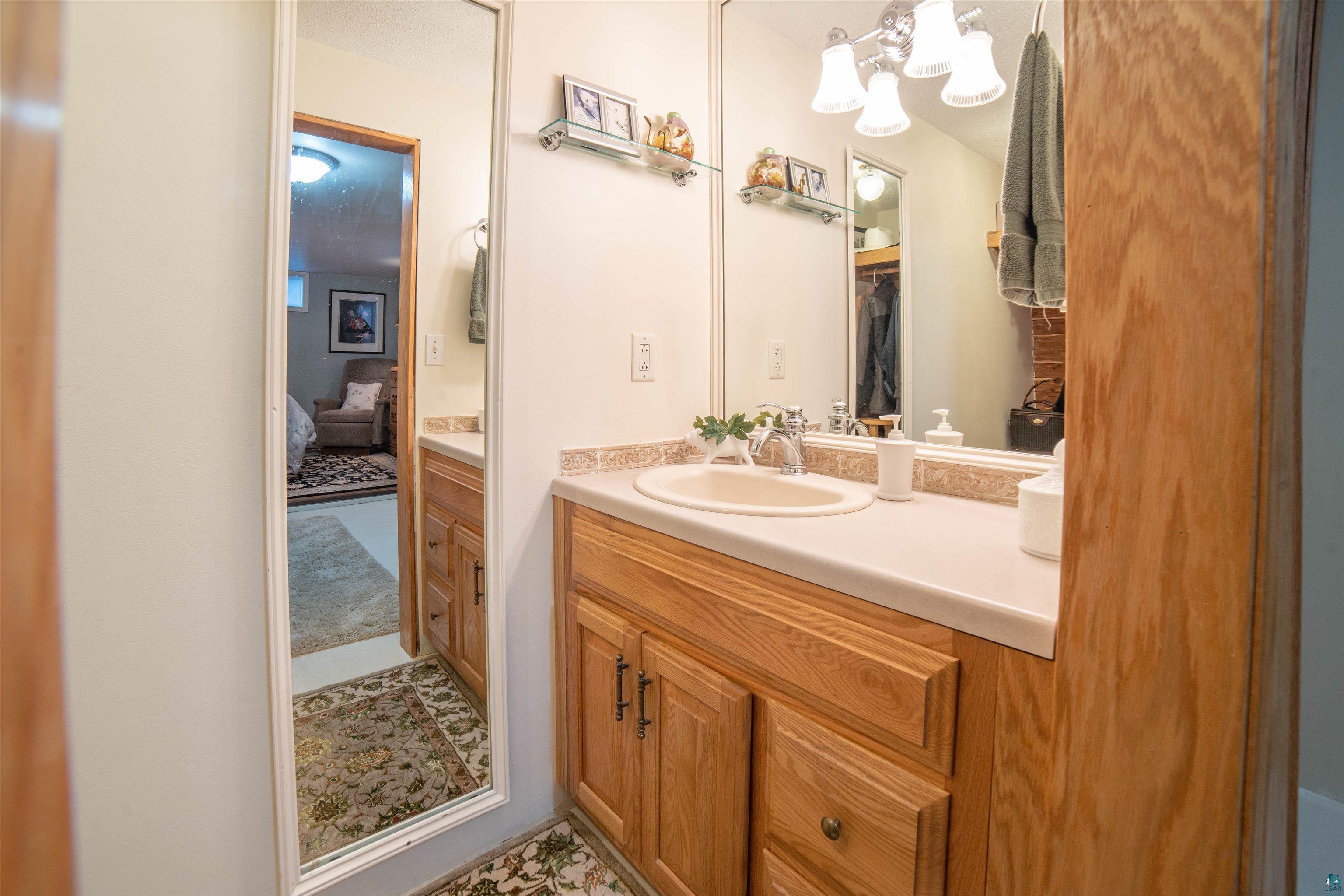 4738 Emerson Road Duluth, MN 55803 - Photo 15 of 27
