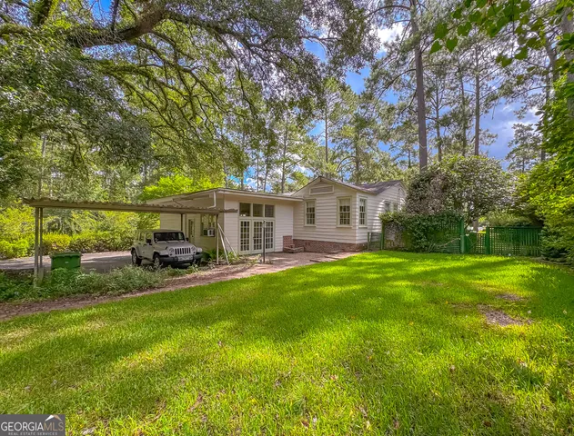 a view of a livingroom with a ceiling fan and window