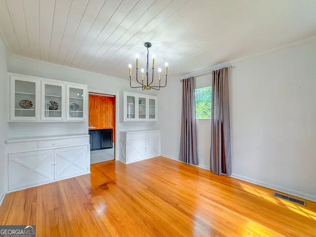 a view of entryway with a front door