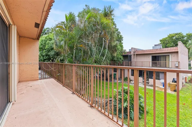 $377,500 | 33 Madrid Lane, Unit 49, Davie, FL 33324