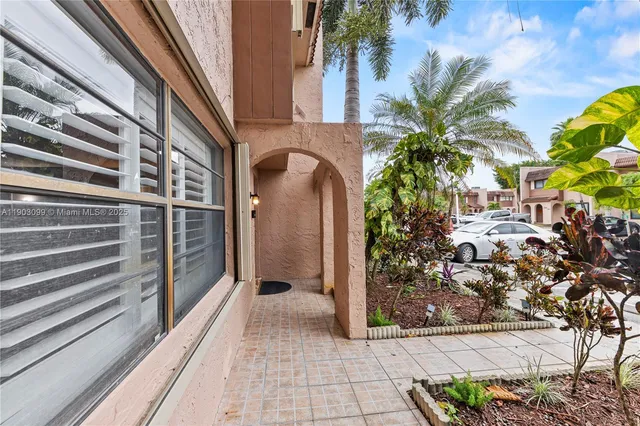 $377,500 | 33 Madrid Lane, Unit 49, Davie, FL 33324