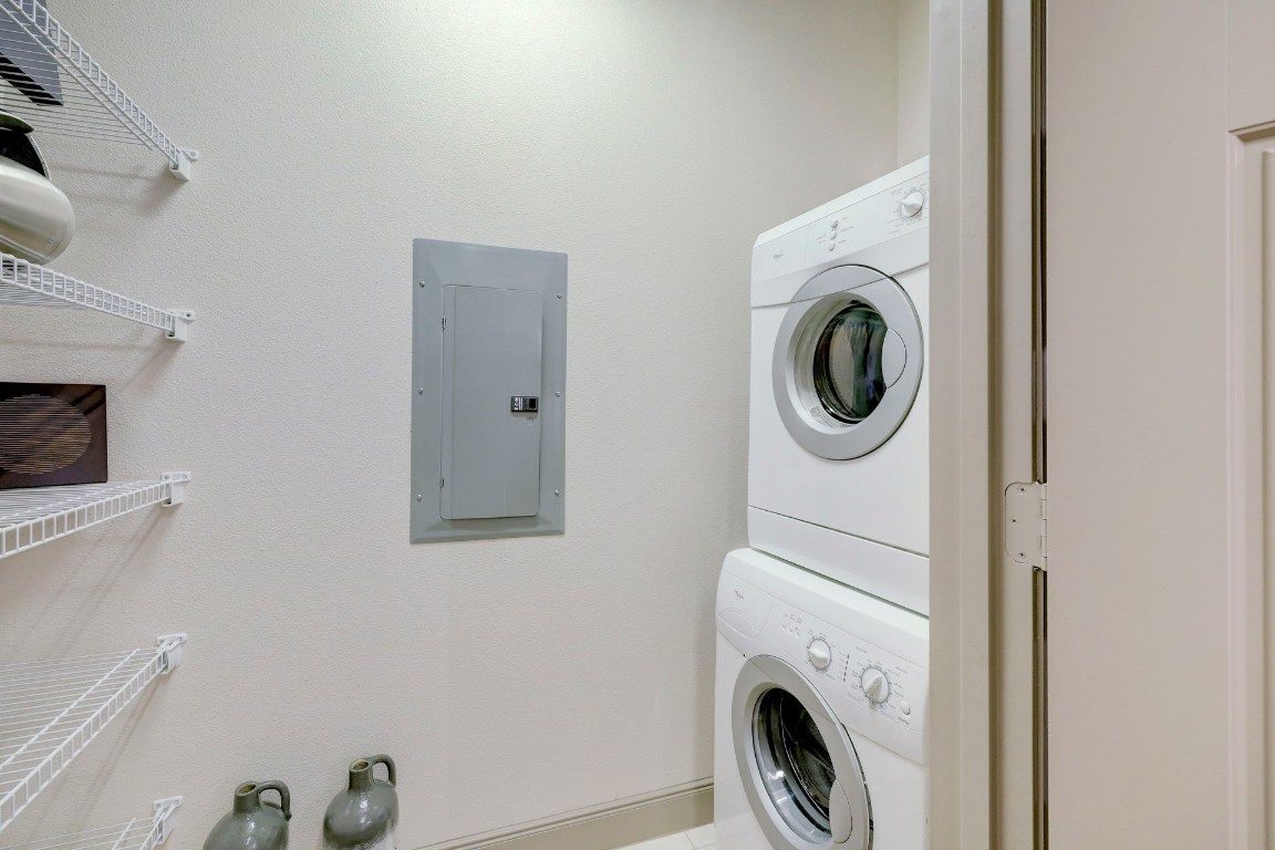 2401 South Gessner Road, Unit D Houston, TX 77063 - Photo 12 of 18