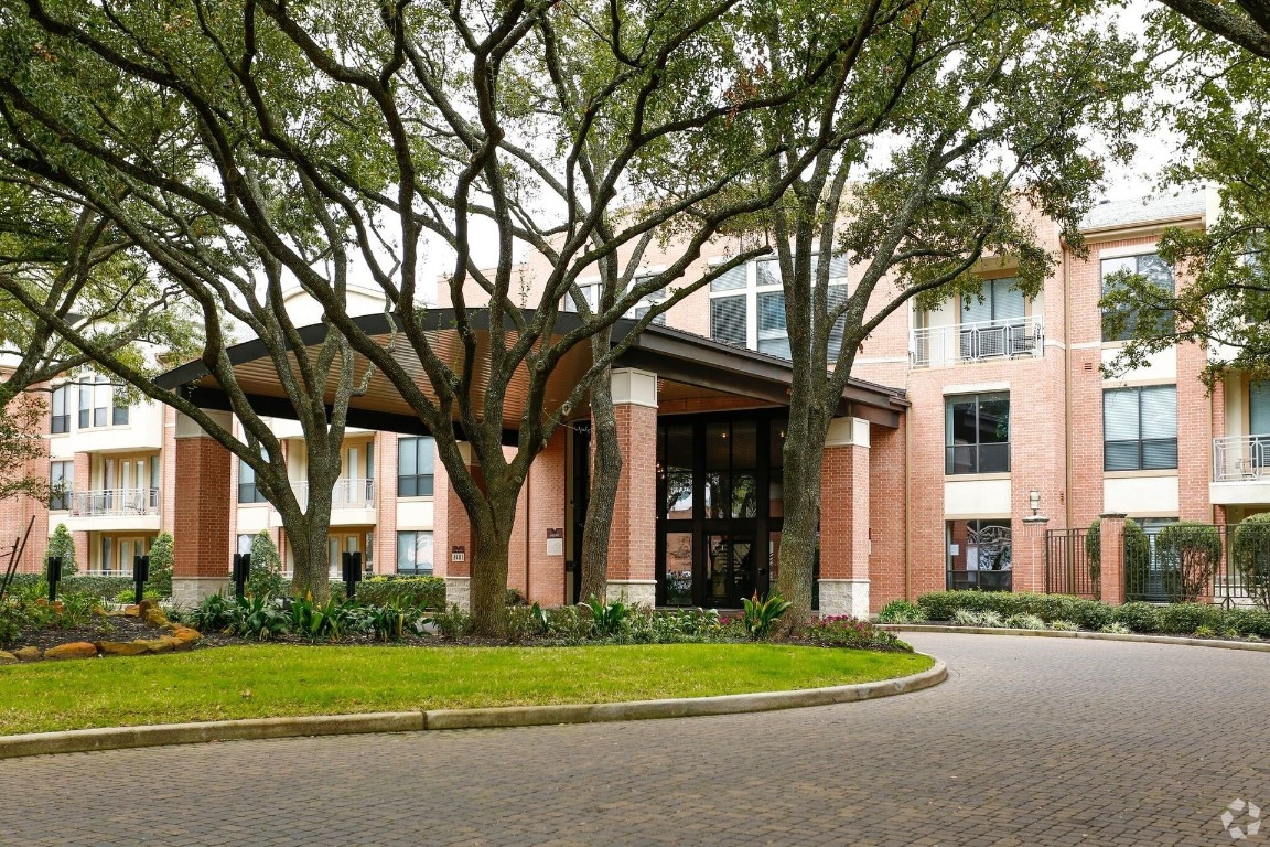 2401 South Gessner Road, Unit D Houston, TX 77063 - Photo 6 of 18