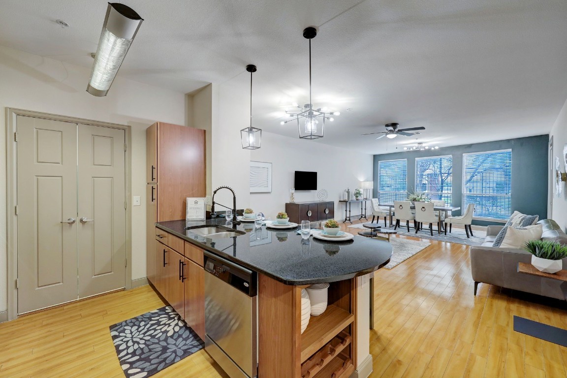 2401 South Gessner Road, Unit D Houston, TX 77063 - Photo 8 of 18