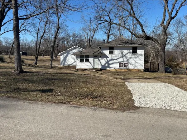 $260,000 | 11924 Merritt Road, Grandview, MO 64030