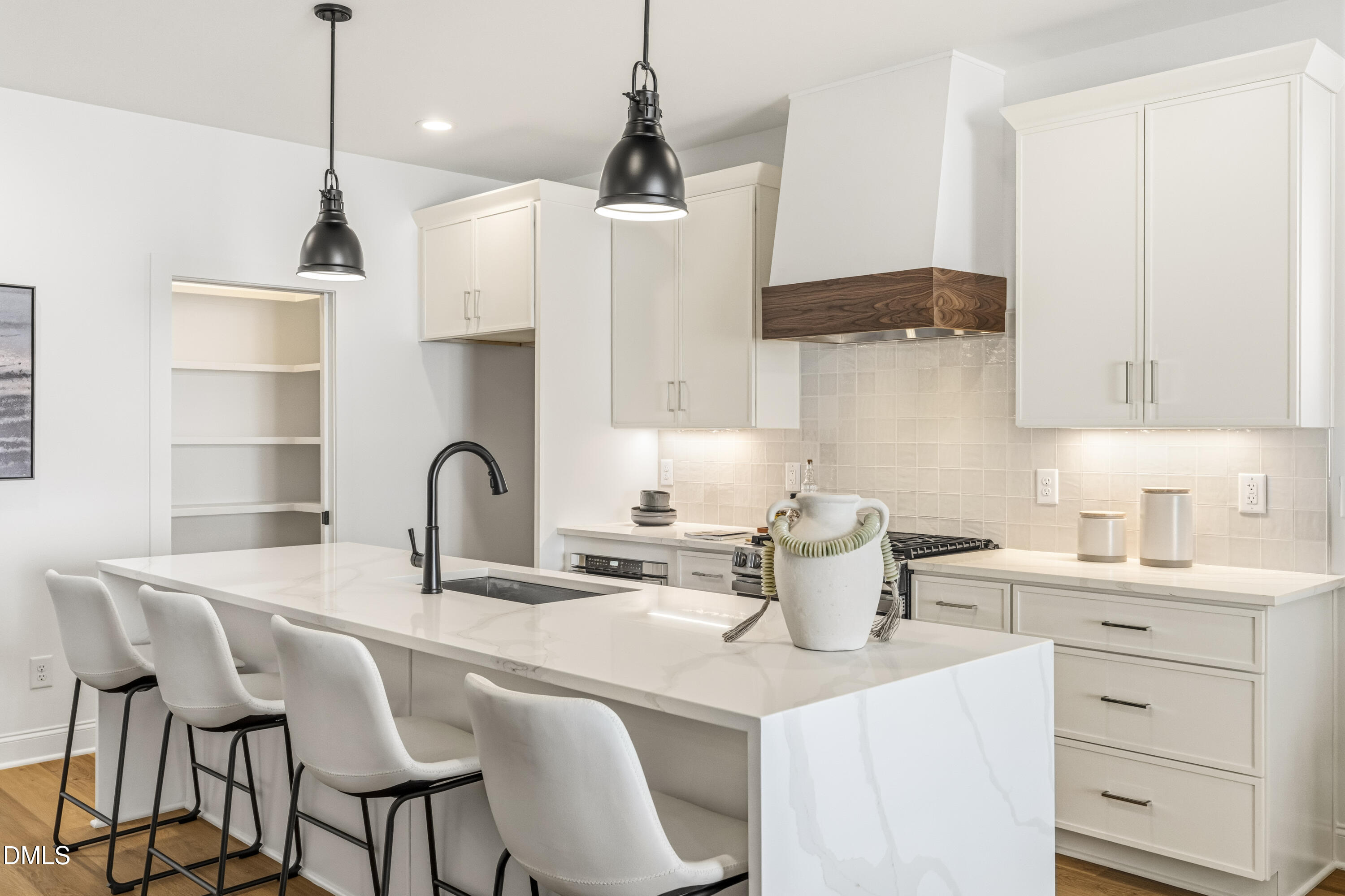 726 Powell Drive Raleigh, NC 27606 - Photo 5 of 53 15_dsc04604