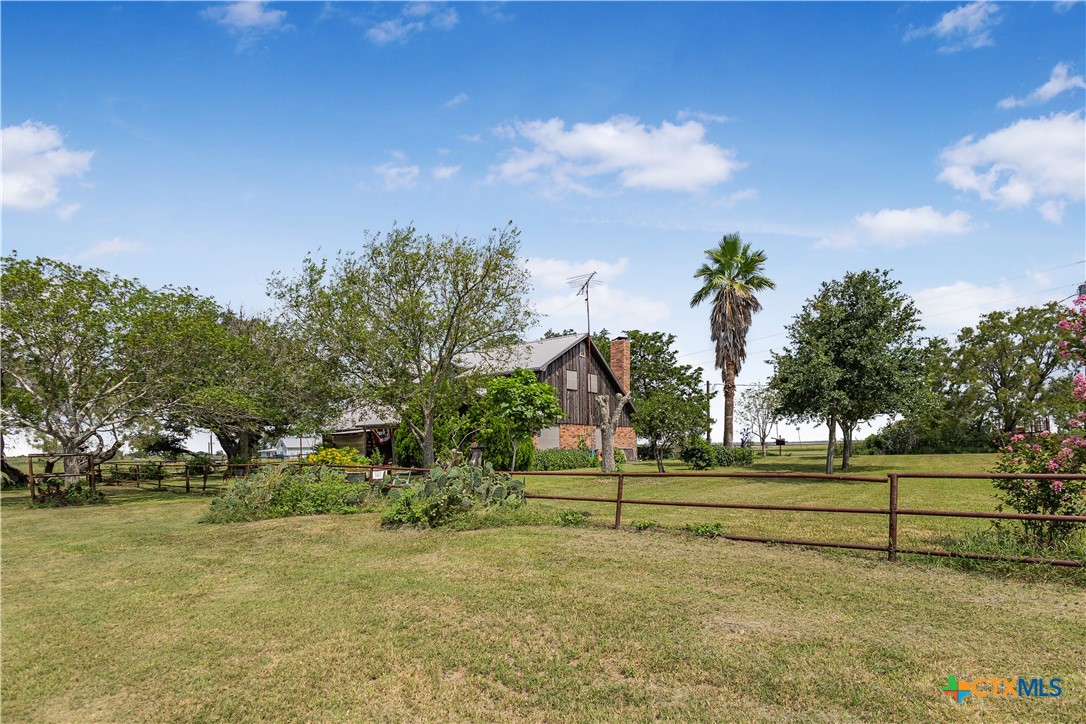 267 Center School Road Yoakum, TX 77995 - Photo 3 of 32