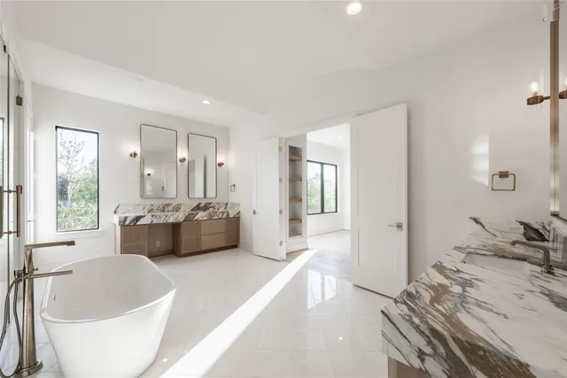 $2,095,000 | 4923 Mimosa Drive, Bellaire, TX 77401