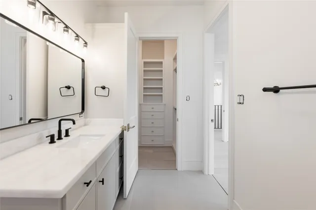 $2,095,000 | 4923 Mimosa Drive, Bellaire, TX 77401