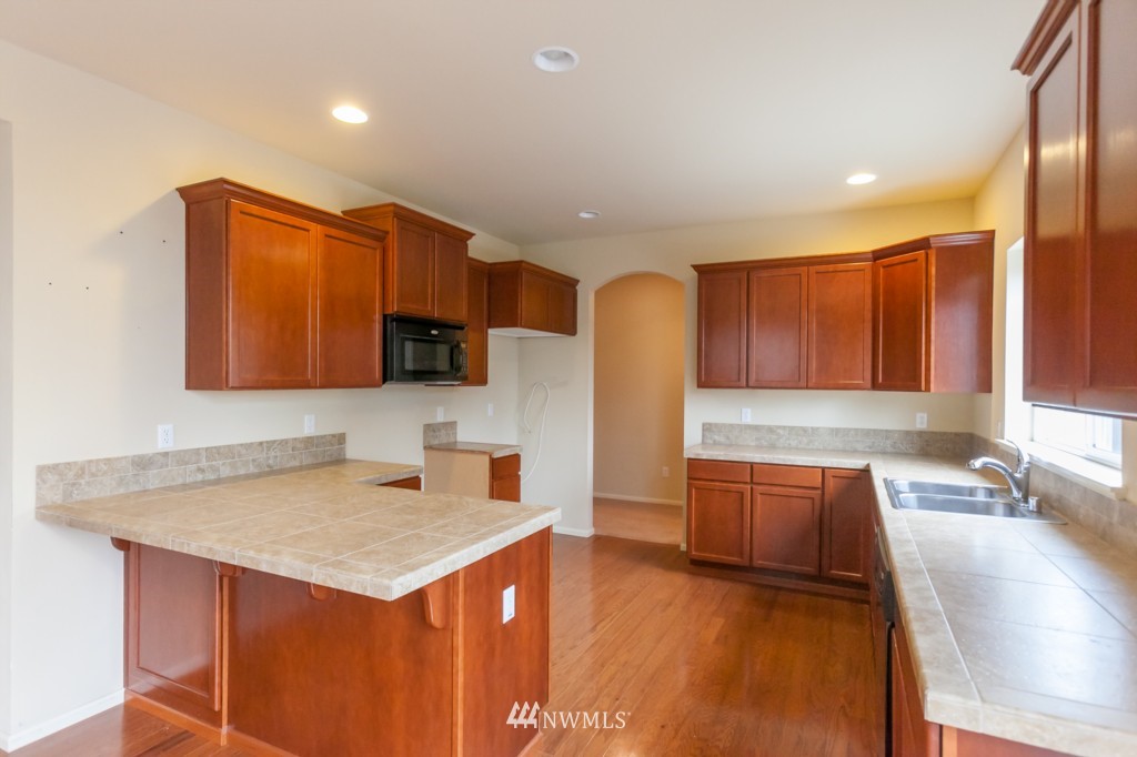 610 195th Street Southeast Bothell, WA 98012 - Photo 3 of 25 Gallery Image 3