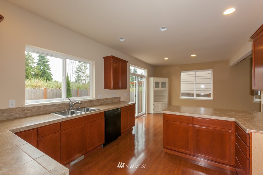 610 195th Street Southeast Bothell, WA 98012 - Photo 4 of 25 Gallery Image 4
