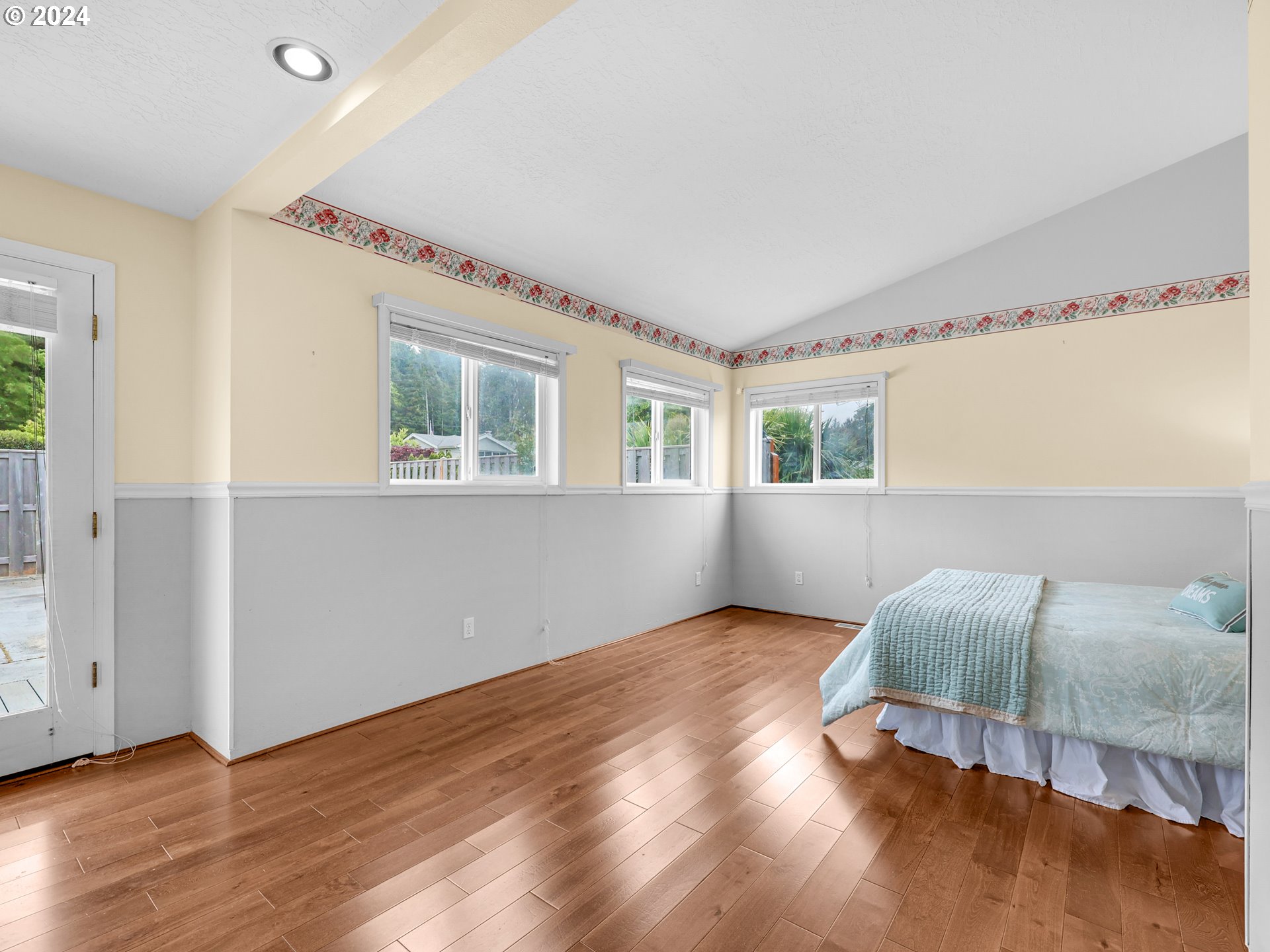 2133 Cedar Street Seaside, OR 97138 - Photo 17 of 32 Primary Bedroom
