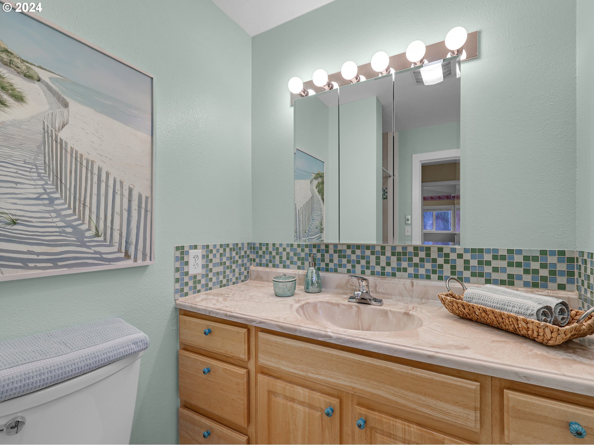 2133 Cedar Street Seaside, OR 97138 - Photo 19 of 32 Bathroom, Attached