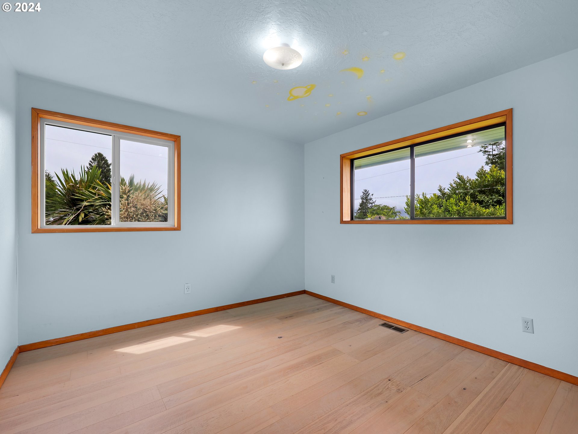 2133 Cedar Street Seaside, OR 97138 - Photo 21 of 32 Bedroom