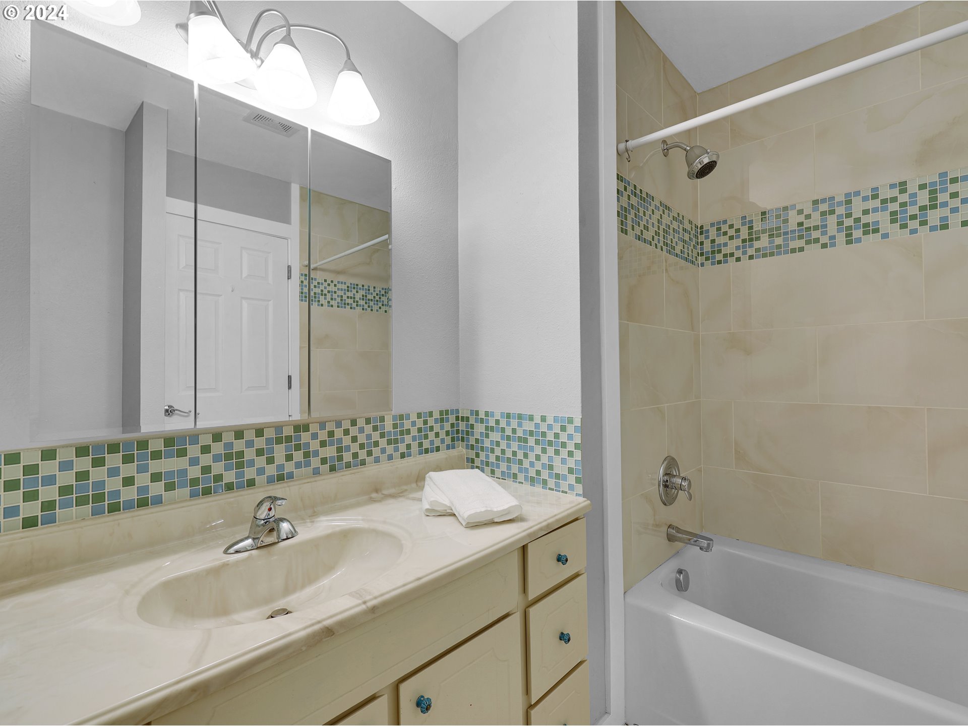 2133 Cedar Street Seaside, OR 97138 - Photo 24 of 32 Bathroom